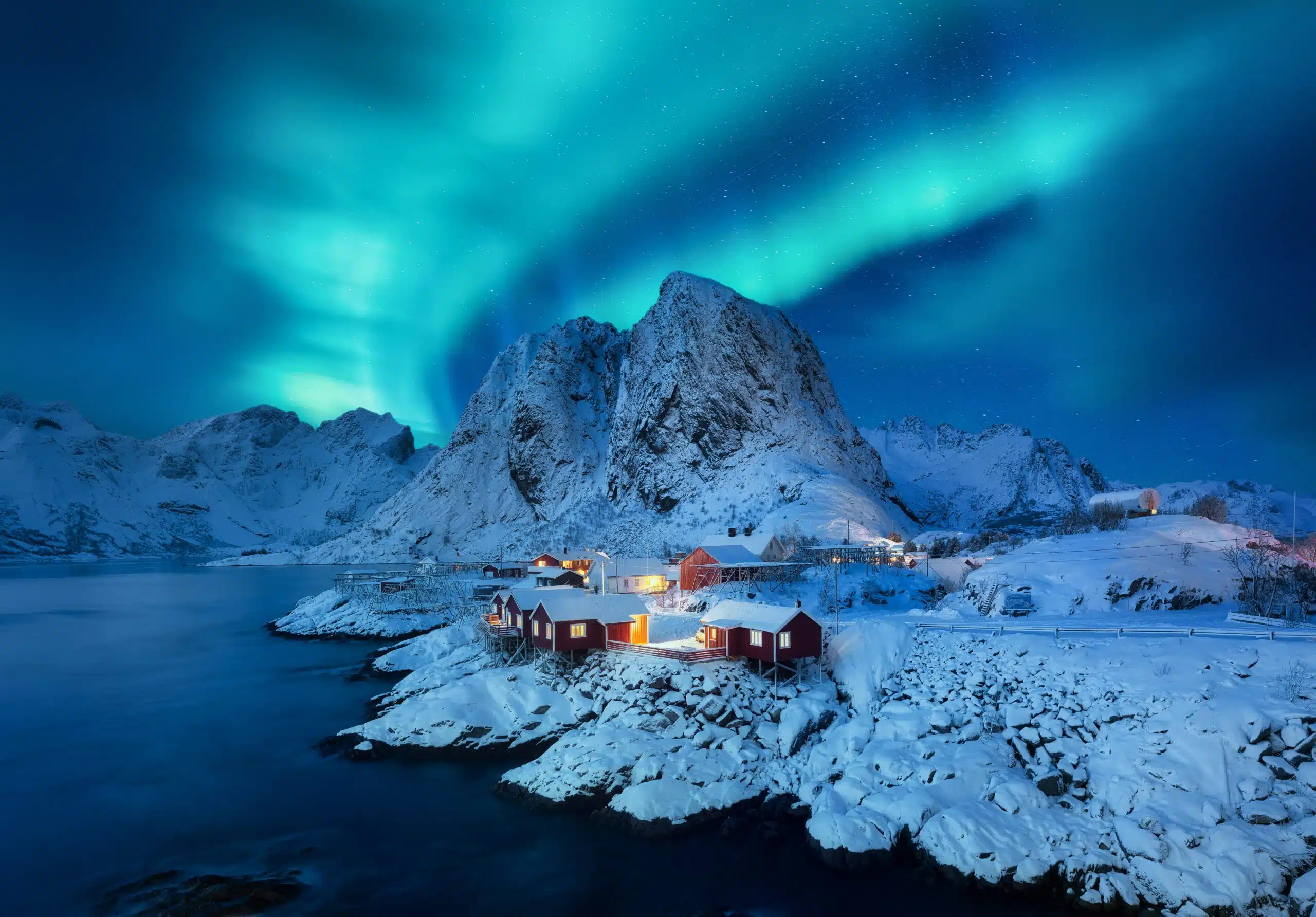 aurora-borealis-lofoten-islands-norway-iconic-v-2021-12-15-20-56-11-utc