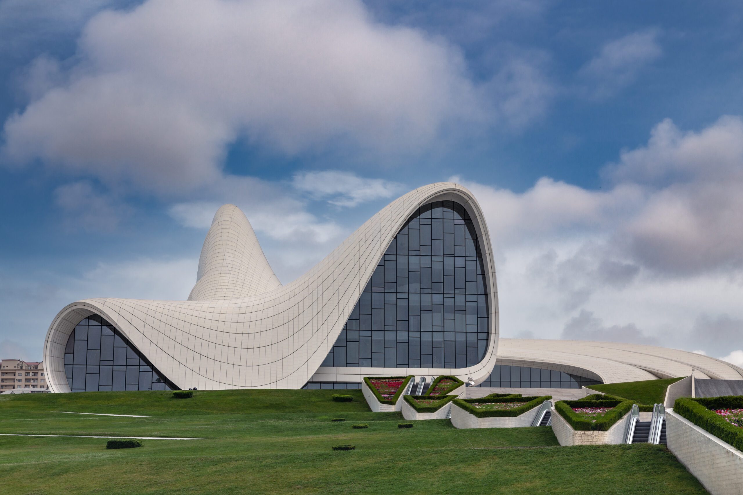 heydar-aliyev-center-building-with-curved-lines-by-architect-zaha-hadid-daylight-baku-azerbaijan