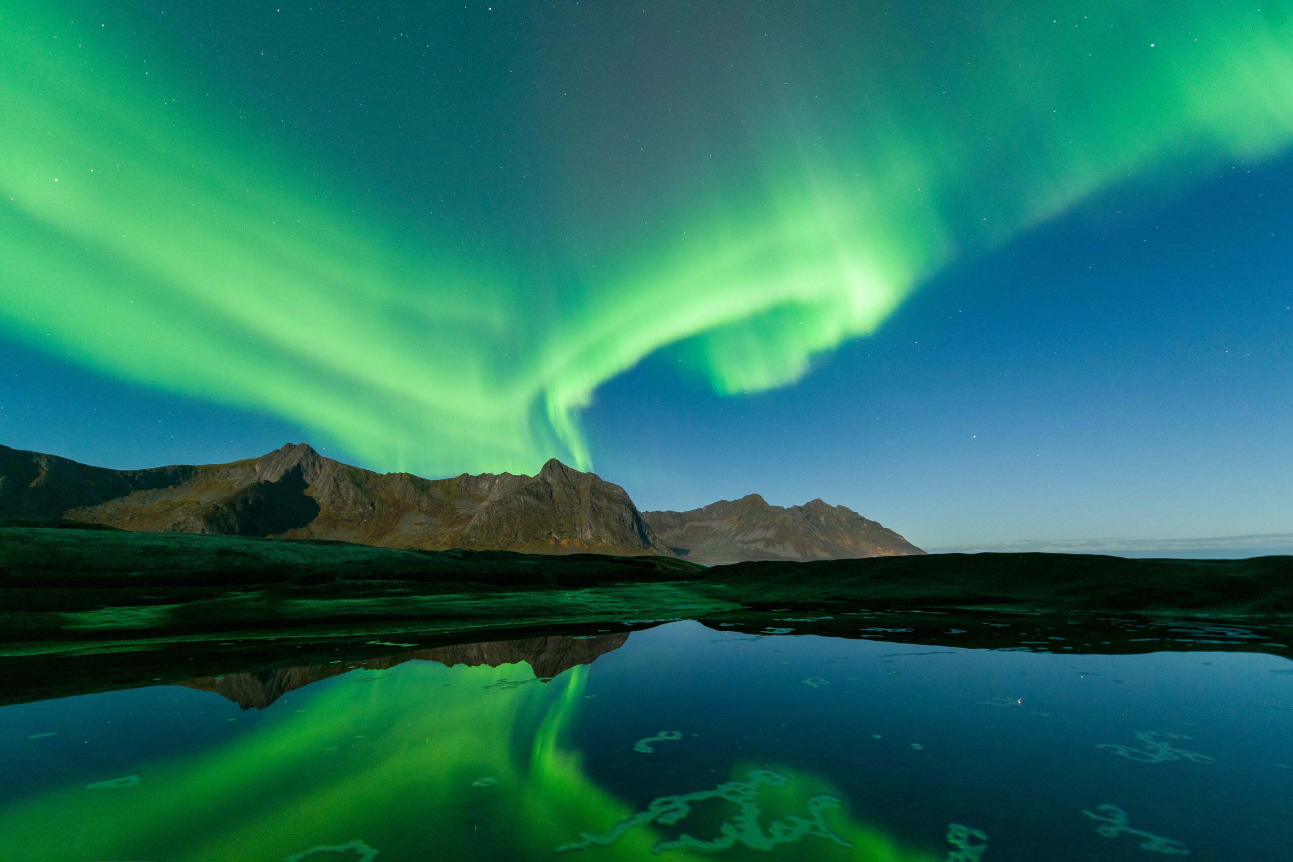 northern-lights-aurora-borealis-kirkjufell-iceland