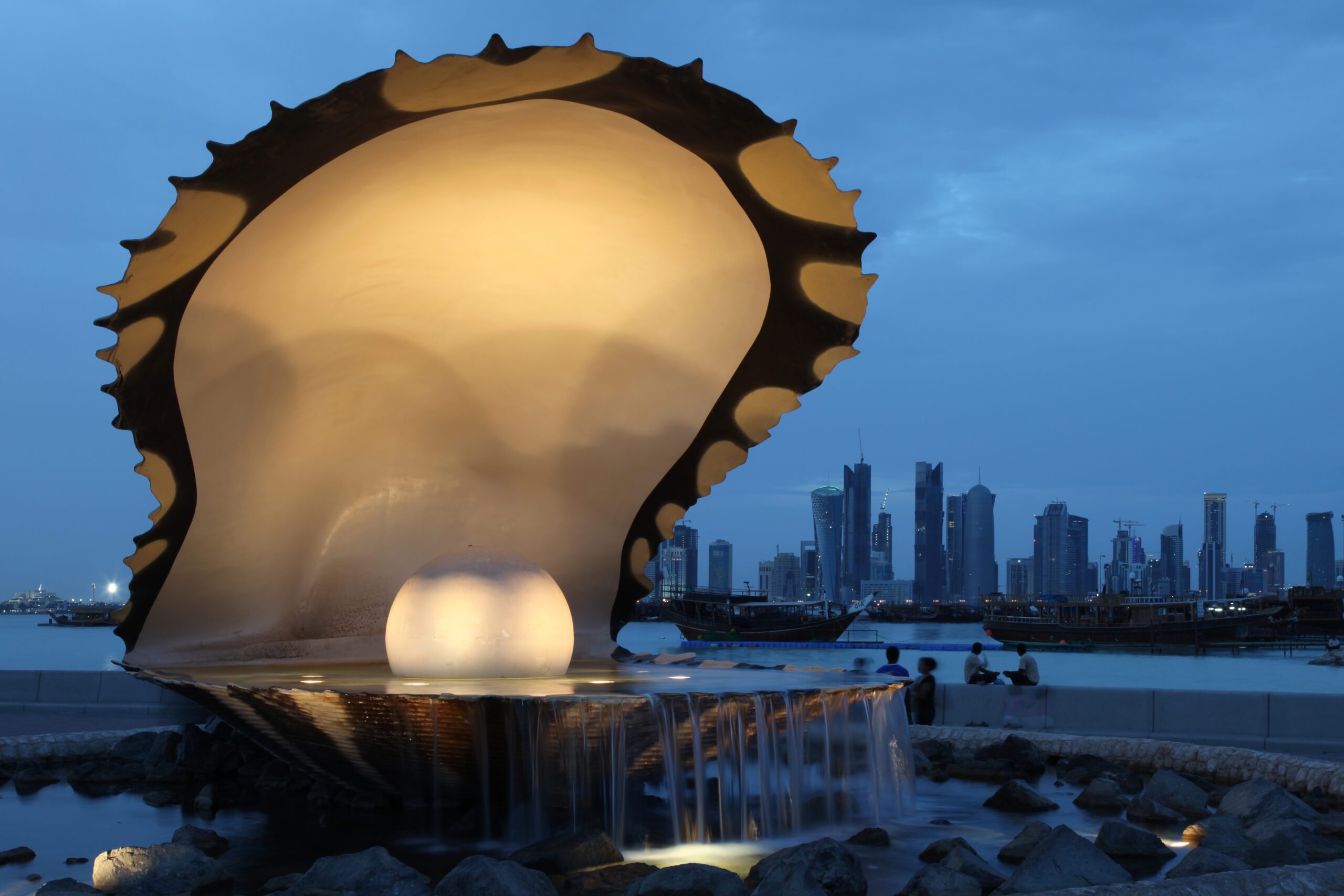 Pearl and Oyster fountain in Doha / Qatar