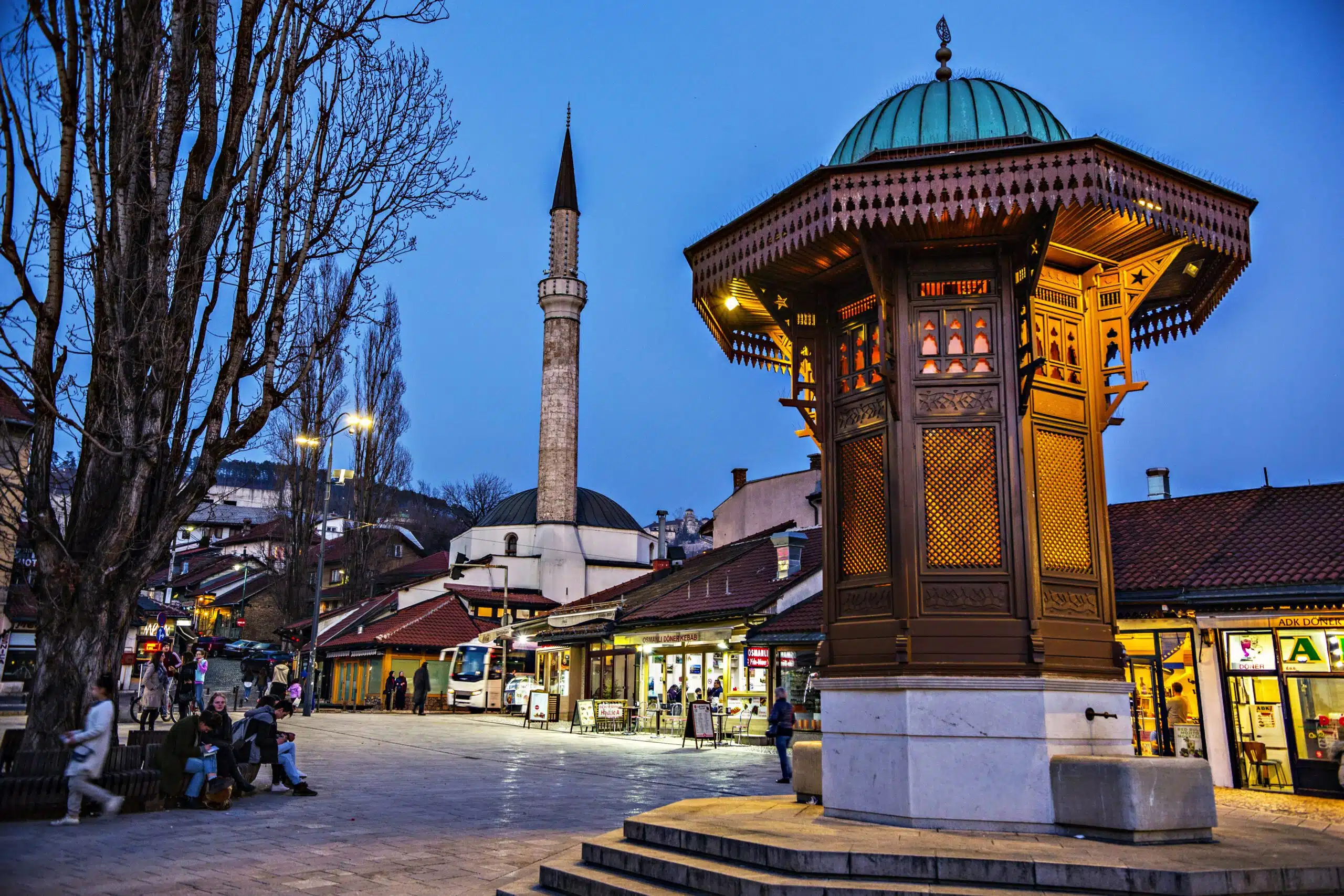 sebilj-fountain-pigeon-square-bascarsija-quarter-by-evening-lights-sarajevo-bosnia-herz