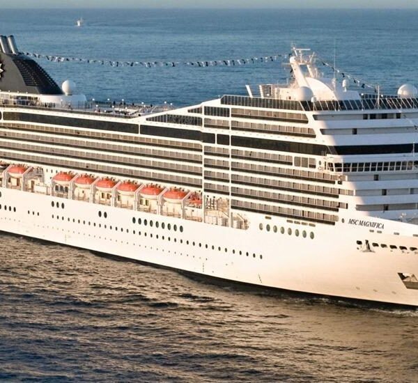 "السفينة MSC Magnifica على البحر الأبيض المتوسط – كروز فاخر 2025 من برشلونة إلى فرنسا، إيطاليا، ومالطا"