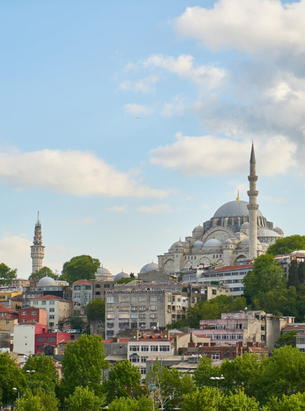 "مسجد آيا صوفيا في إسطنبول – ضمن برنامج سياحي لتركيا 2025 يشمل الإقامة 6 ليالي مع جولات خاصة من السعودية، زيارة أبرز معالم إسطنبول مثل آيا صوفيا وجولة إلى بورصة