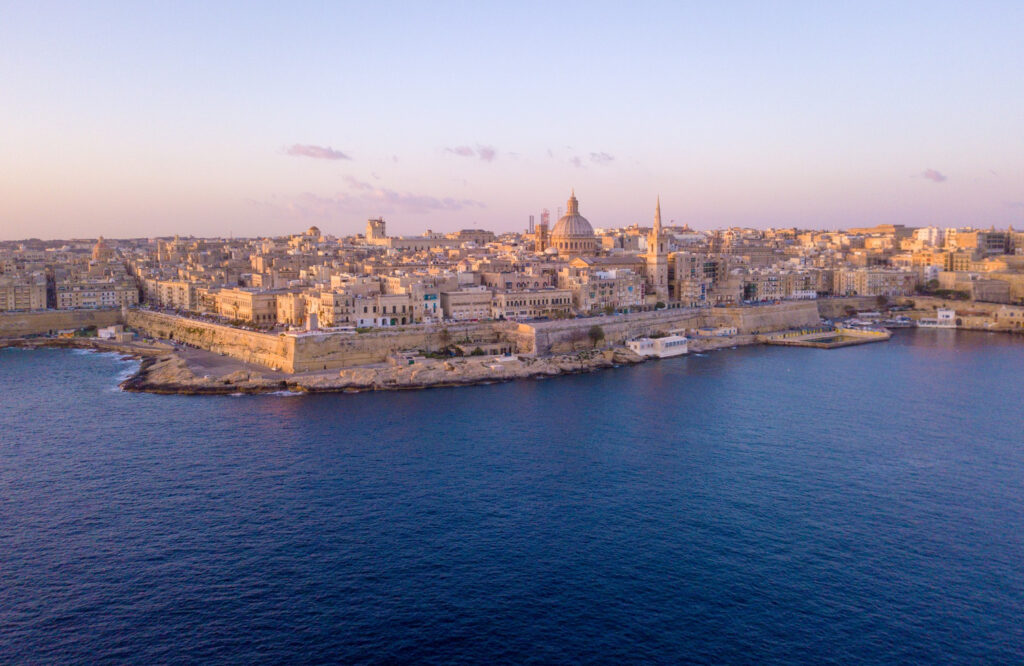 "مدينة فاليتا التاريخية في مالطا – إحدى وجهات كروز MSC Magnifica 2025 من برشلونة تشمل فرنسا وإيطاليا"