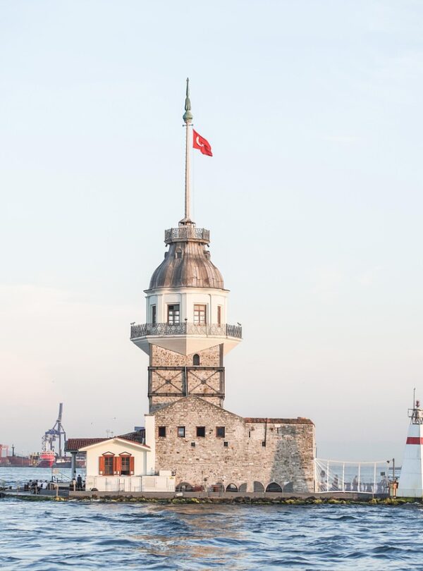 اكتشف إسطنبول في رحلة لا تُنسى لمدة 5 أيام و4 ليالٍ مع إقامة فاخرة في فندق Four Sides Sisli، جولات خاصة بسيارة وسائق، وزيارة بورصة الساحرة — العرض المثالي للعائلات والأزواج من السعودية.